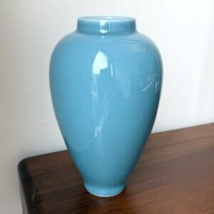 Deng Zhifang 邓志芳 Jingdezhen Blue Chinese Porcelain Vase 8 1/2" Signed